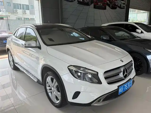MERCEDES-BENZ GLA
