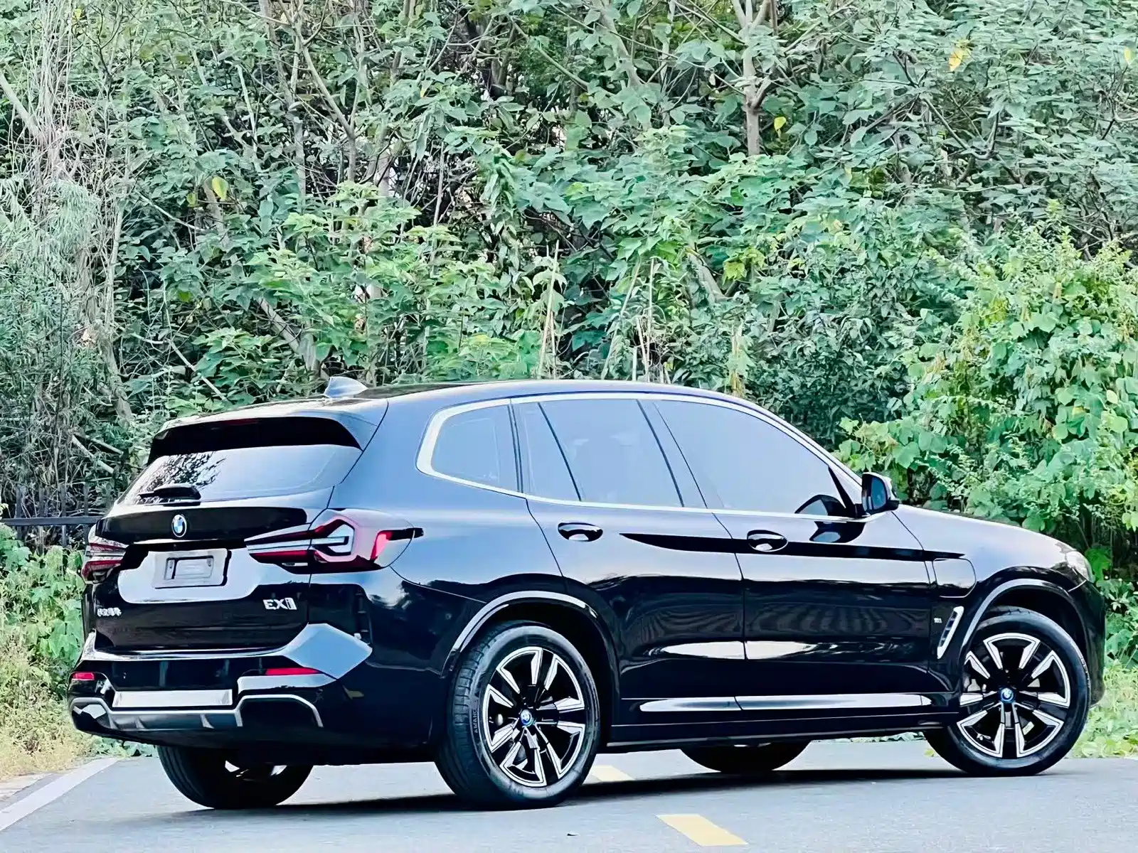 Photo 3 - BMW iX3