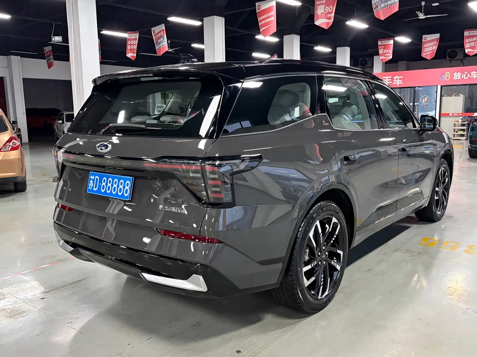 Фото 19 - Ford Edge