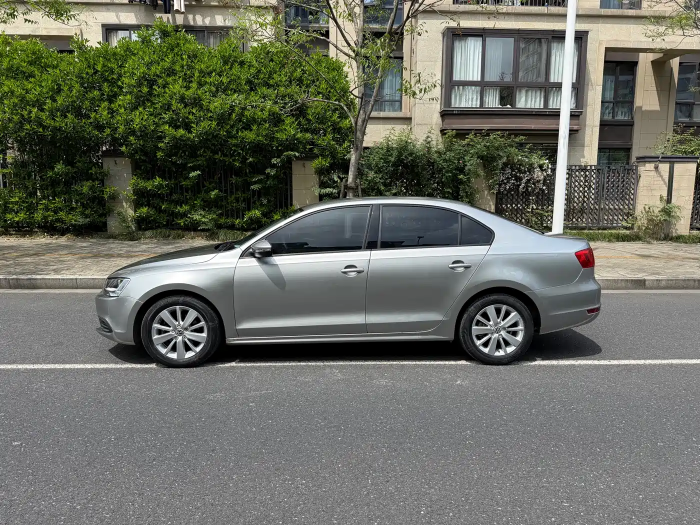 Volkswagen Sagitar 2014 1.6L Automatic Fashion фото 3
