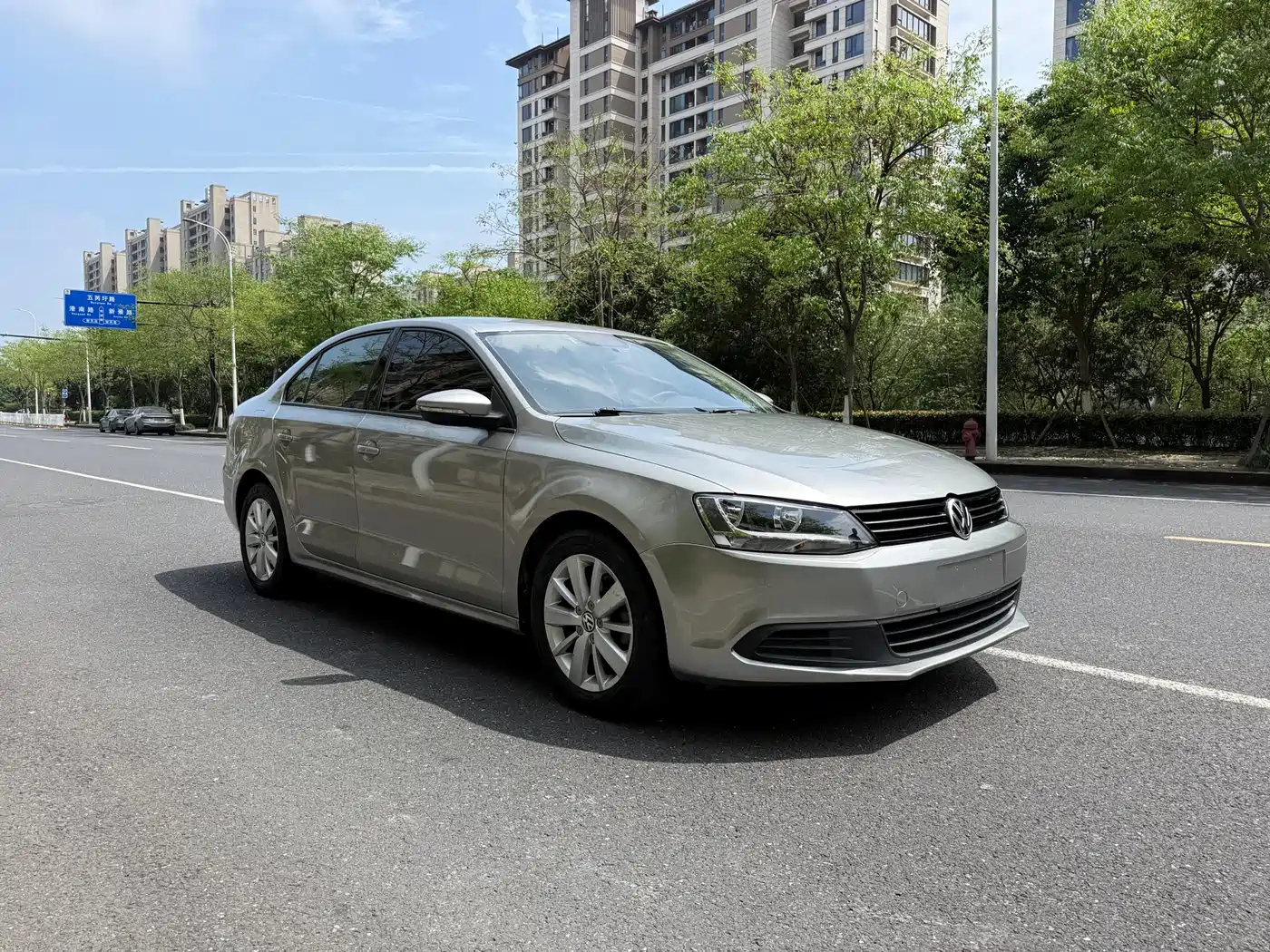 Volkswagen Sagitar 2014 1.6L Automatic Fashion фото 4