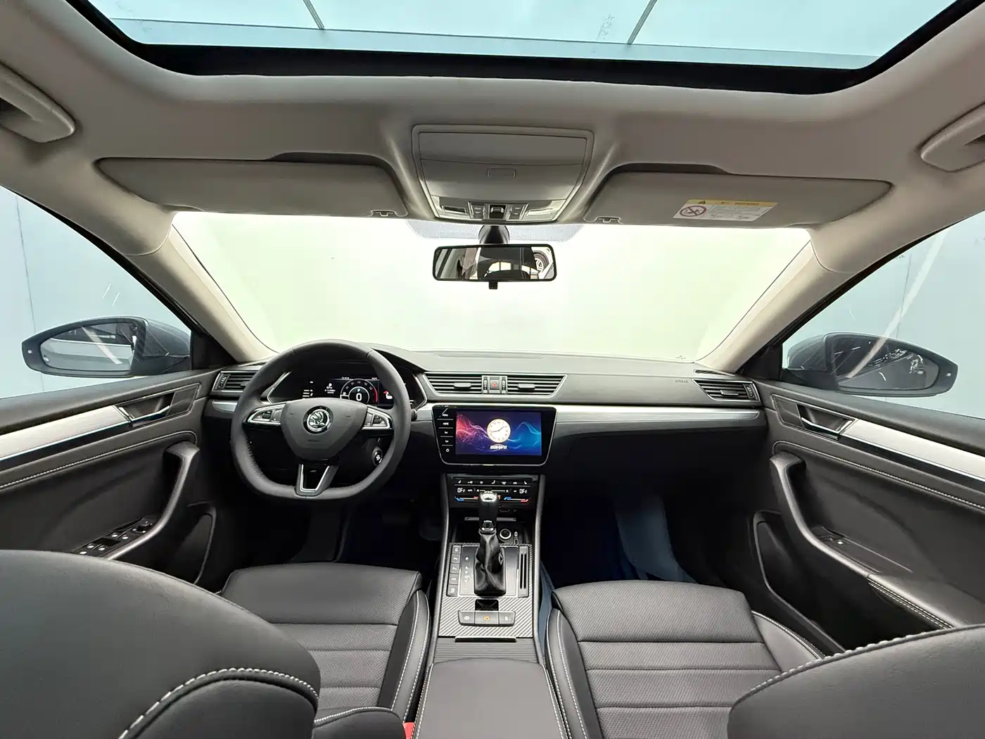 Škoda Superb 2023 TSI280 DSG Premium Edition фото 9