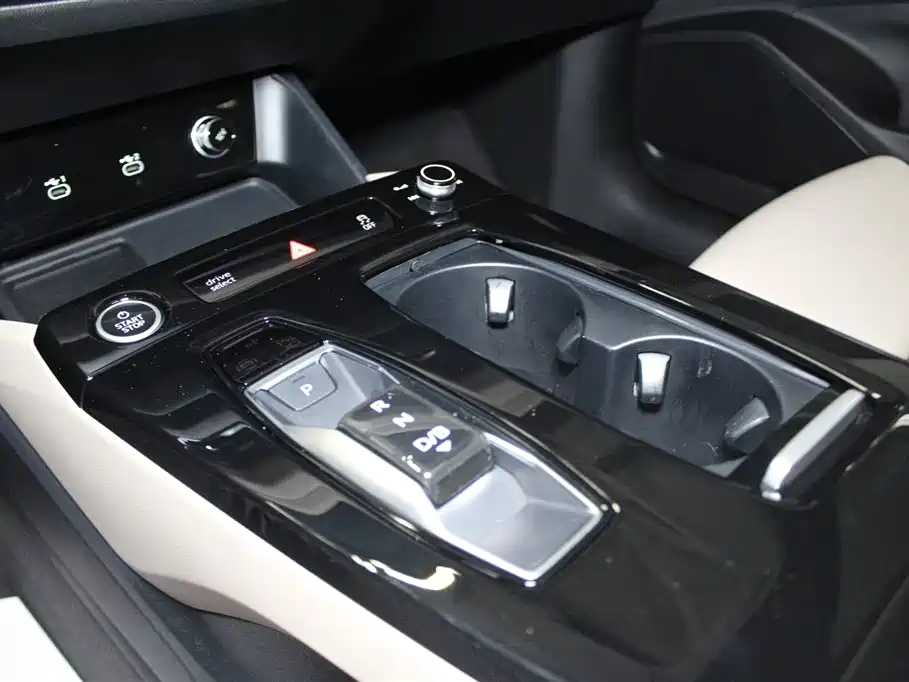Audi Q6L e-tron 2025 Model Pioneer Edition фото 13