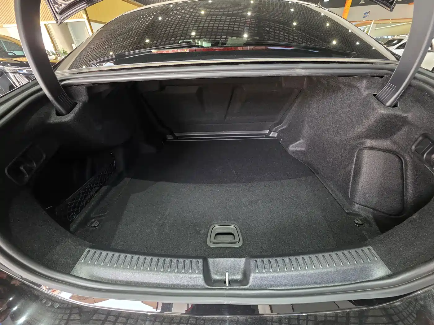 Mercedes-Benz E-Class 2025 E 300 L Luxury фото 17
