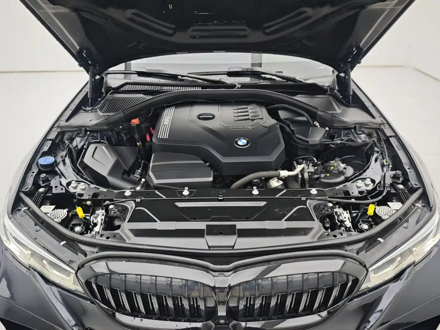 BMW 3 Series 2022 325Li M Sport Shadow Edition фото 27