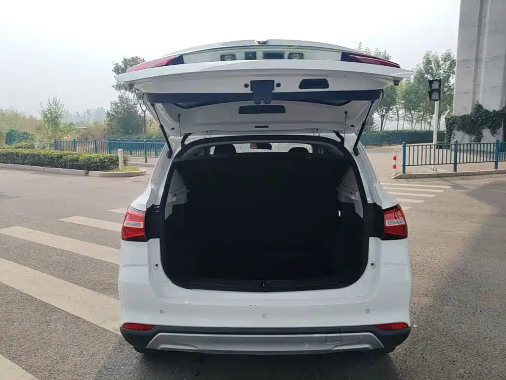 Фото 19 - Roewe RX3