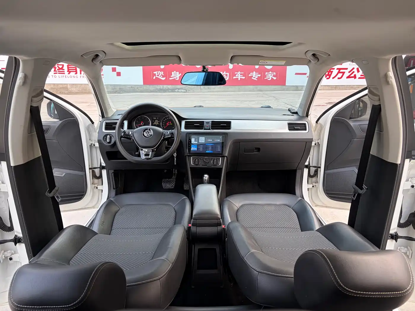 Volkswagen Santana 2015 Gran Santana 1.6L Automatic Luxury фото 7