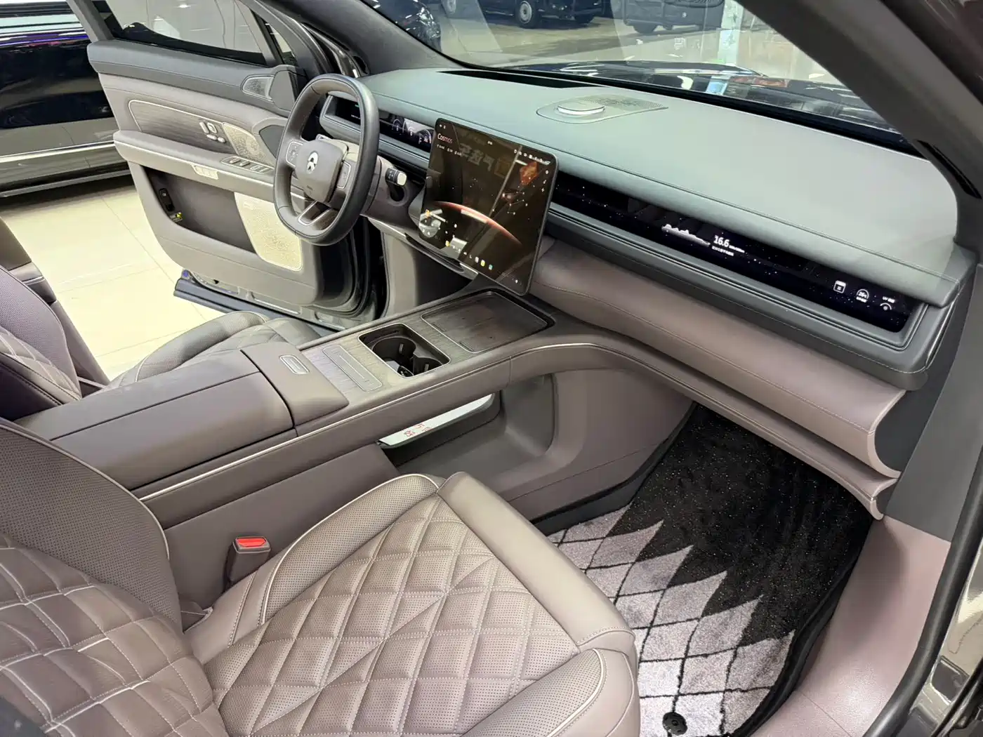 NIO ES8 2026 2025 Model 6-Seat Executive Luxury Edition