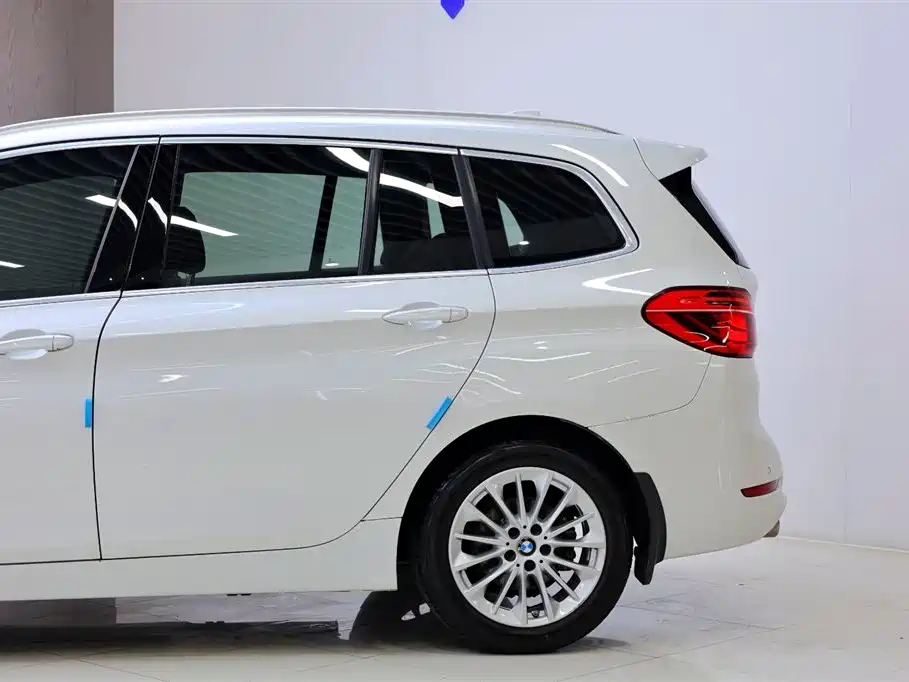 BMW 2 Series Gran Tourer 2019 220i Leading фото 4
