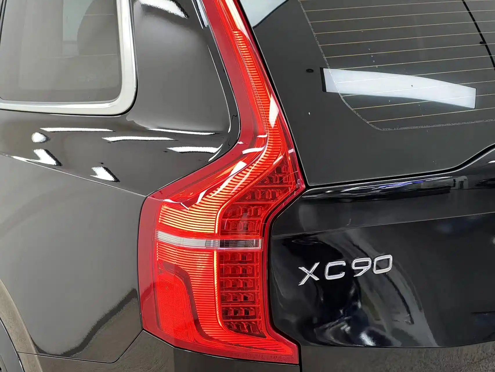 Photo 9 - Volvo XC90