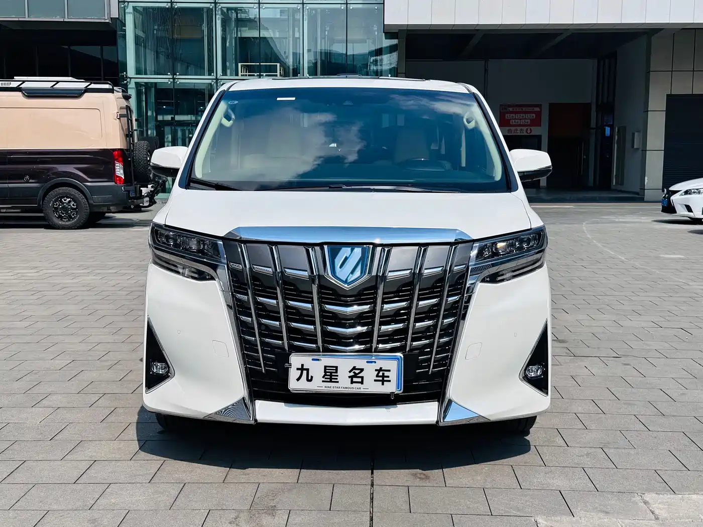 Toyota Alphard 2021 Hybrid 2.5L Luxury фото 2