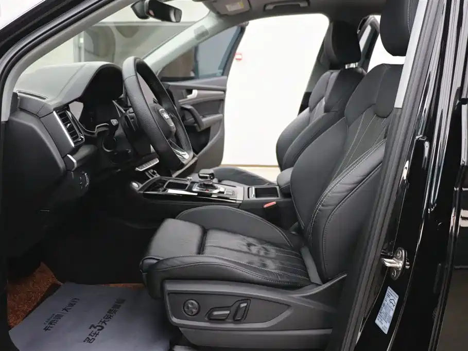 Audi Q5L 2022 45T Luxury Dynamic фото 5