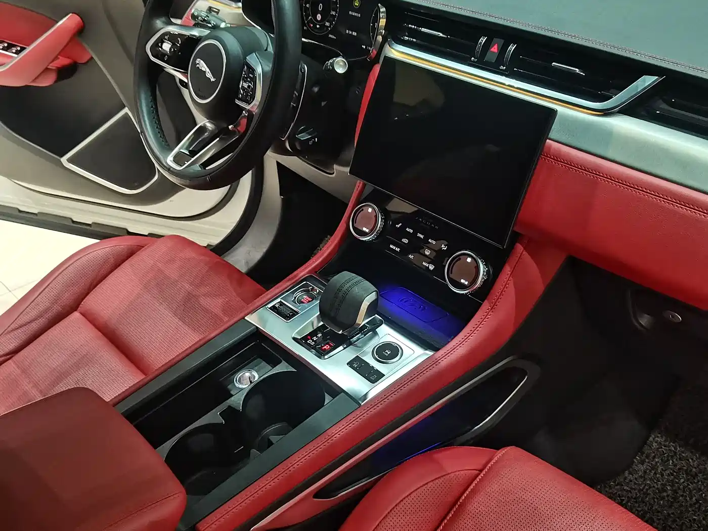 Jaguar F-PACE 2024 2024 P250 R-Dynamic SE