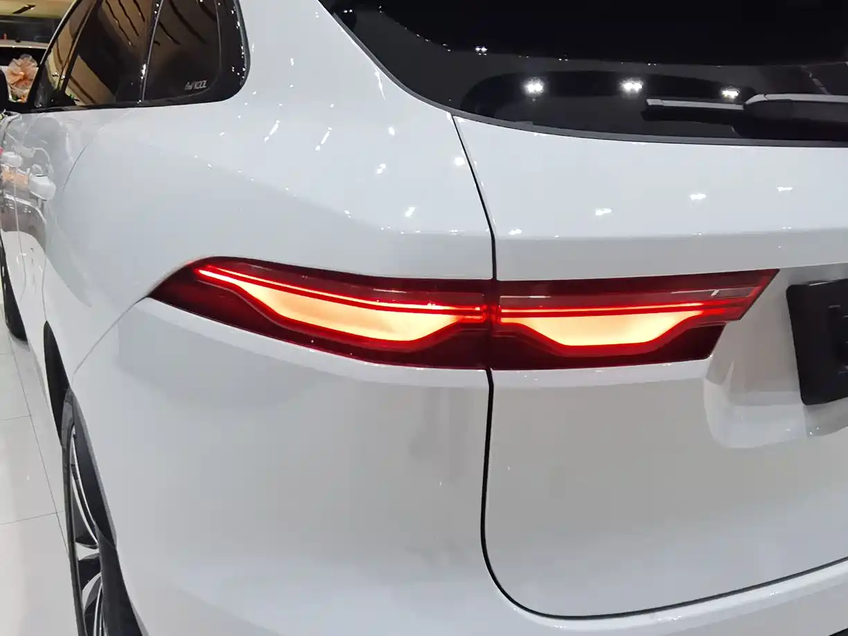 Jaguar F-PACE 2024 2024 P250 R-Dynamic SE