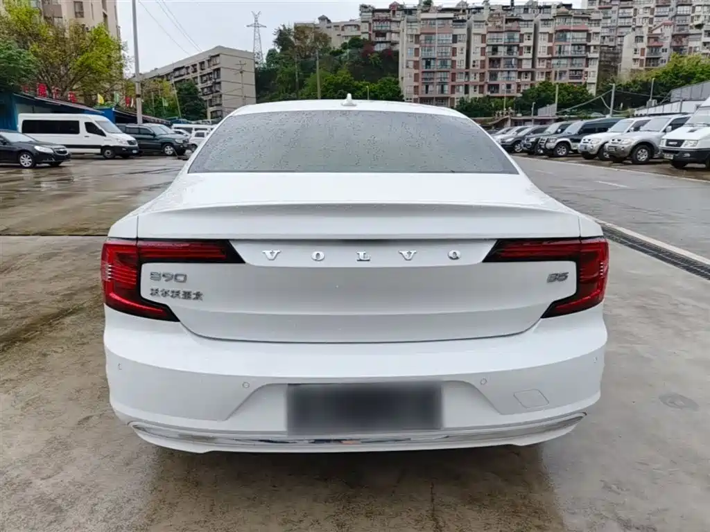 VOLVO S90