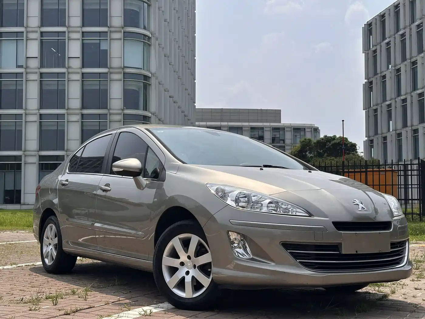 Photo 3 - Peugeot 408