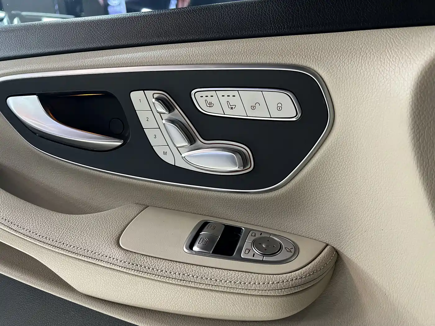 Mercedes-Benz V-Class 2018 V 260 L Premium Long Version China V фото 18