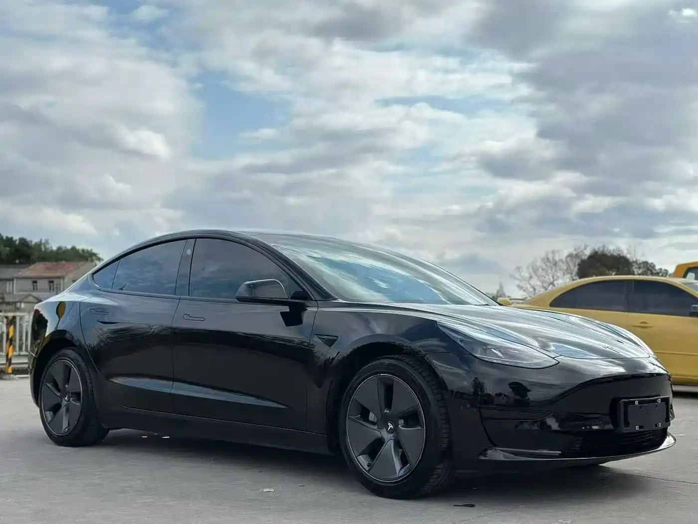 TESLA MODEL 3