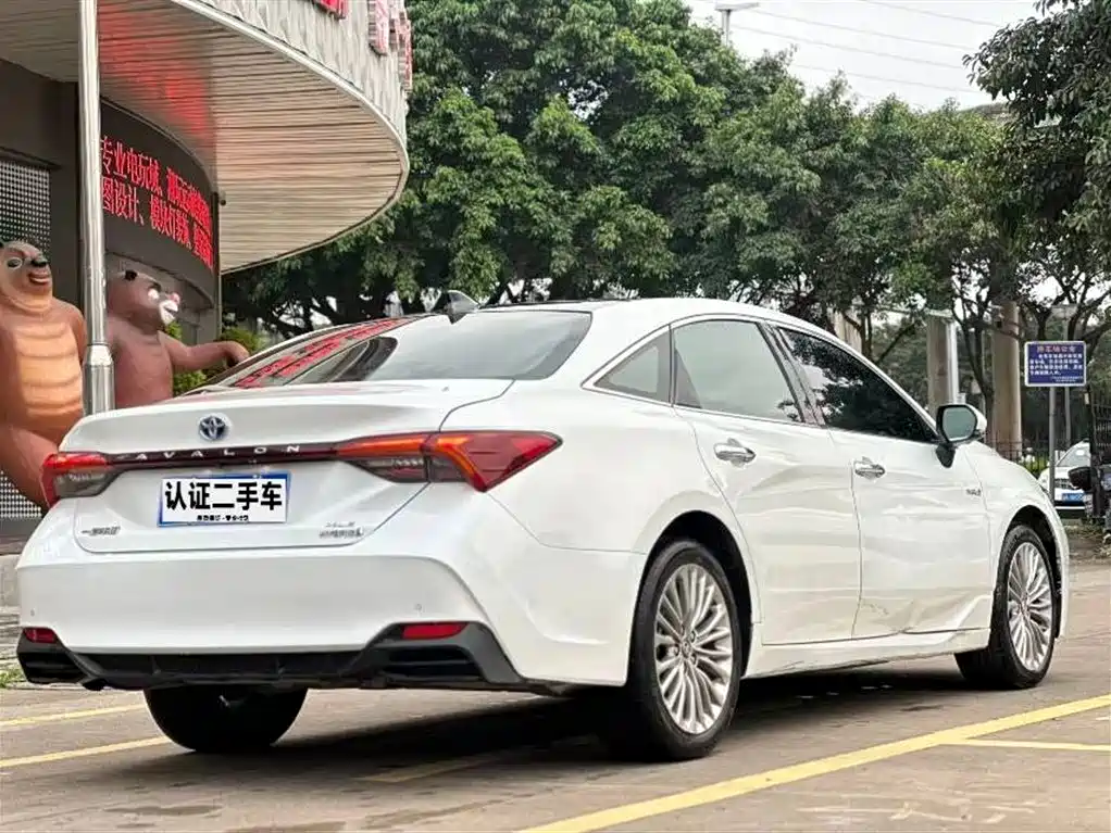 Toyota Avalon 2019 Hybrid 2.5L XLE Premium Edition China VI фото 4