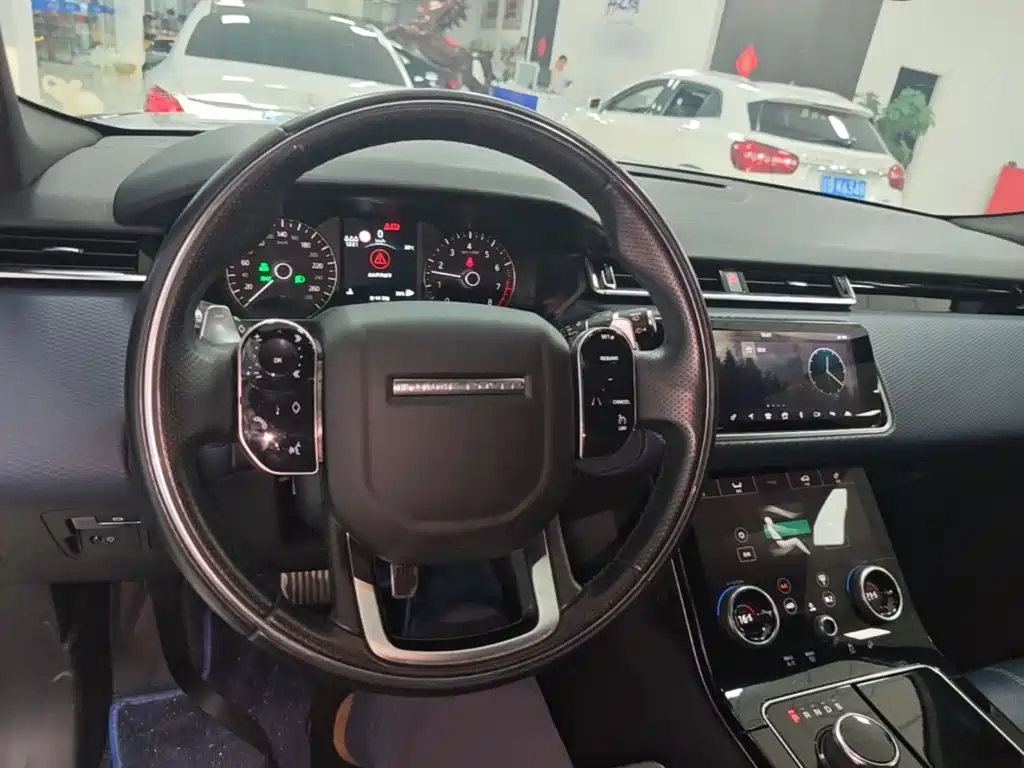 Фото 10 - Land Rover Range Rover Velar