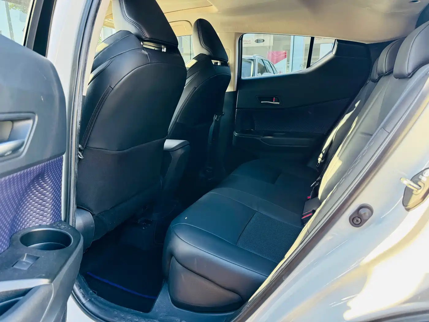 Toyota C-HR 2021 2.0L Luxury Edition фото 14