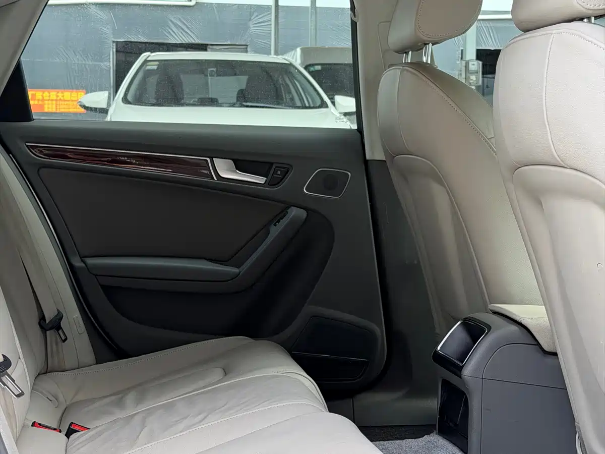 Audi A4L 2012 2.0 TFSI Auto Standard фото 5