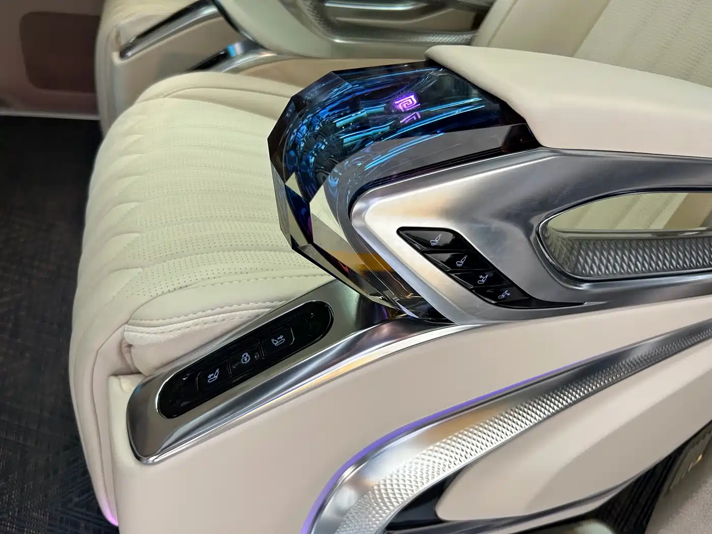 Mercedes-Benz V-Class 2022 V 260 Pilot Edition фото 8