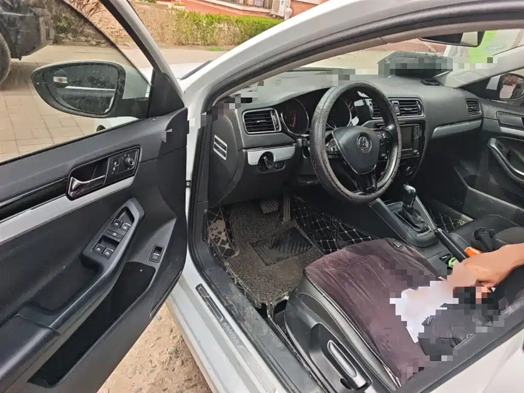 Volkswagen Sagitar 2017 1.6L Automatic Comfort фото 14