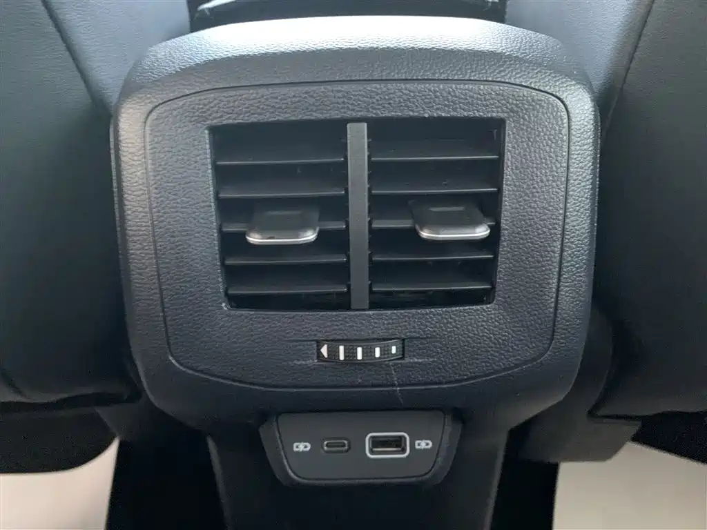 Volkswagen Tharu 2025 New Edge 300TSI Enjoyment Edition фото 21