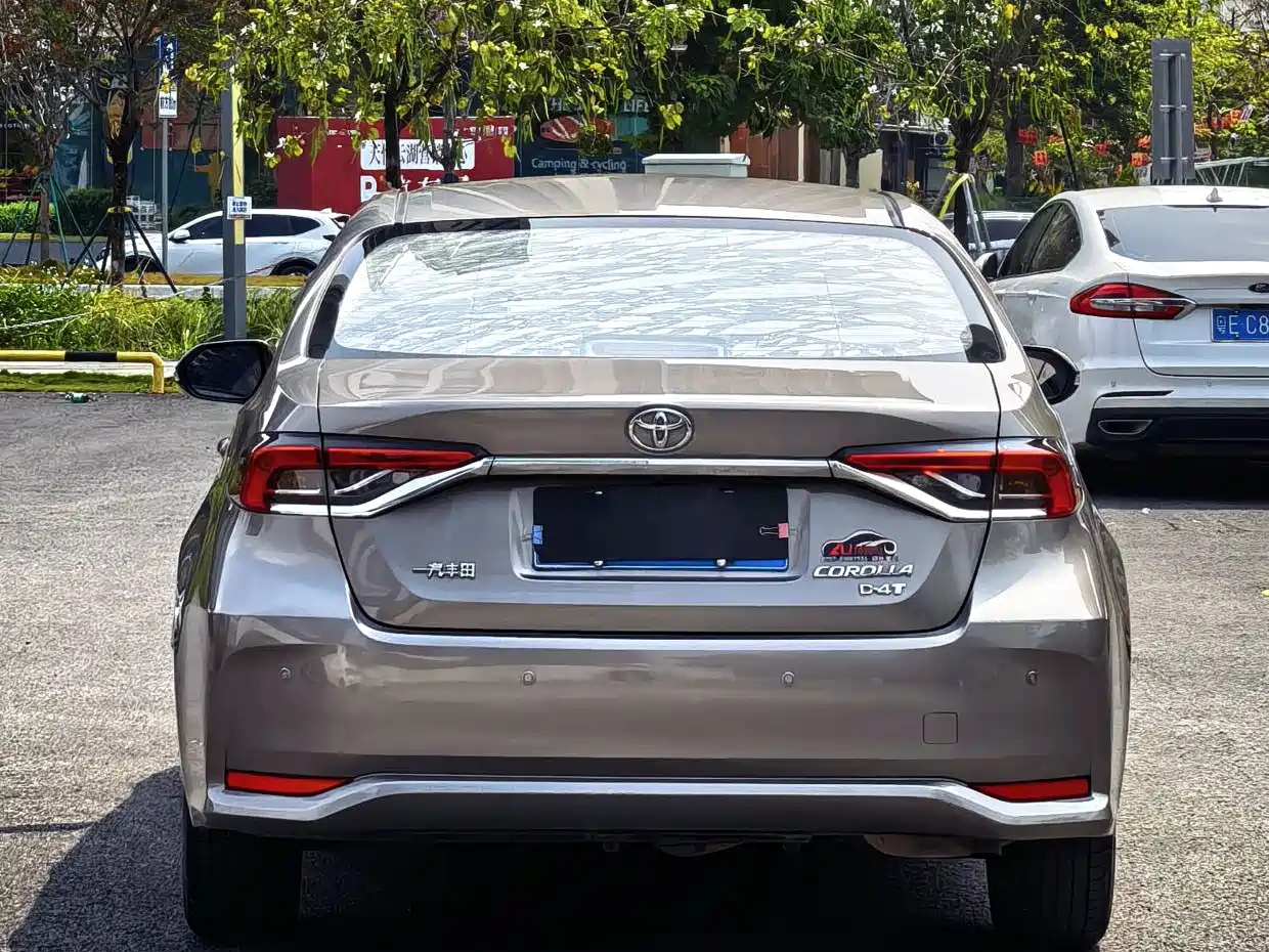 Toyota Corolla 2019 1.2T S-CVT GL-i Luxury Edition фото 6