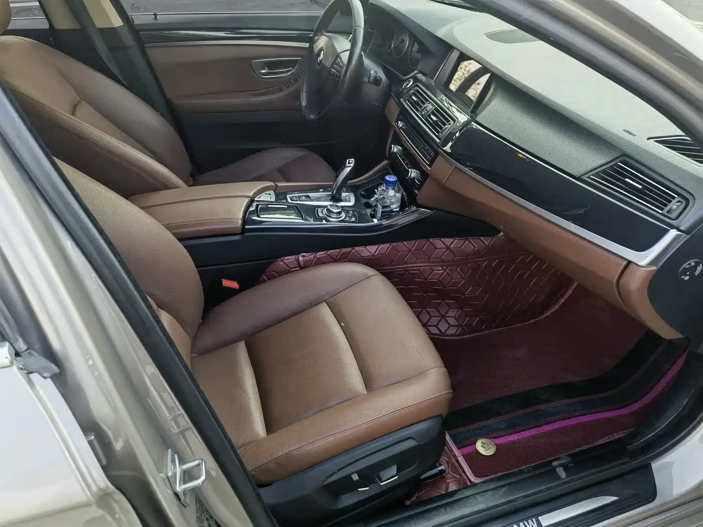 BMW 5 Series (Import) 2014 520i Classic фото 8