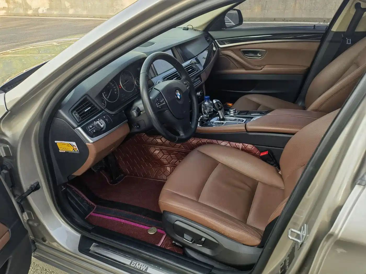 BMW 5 Series (Import) 2014 520i Classic фото 7