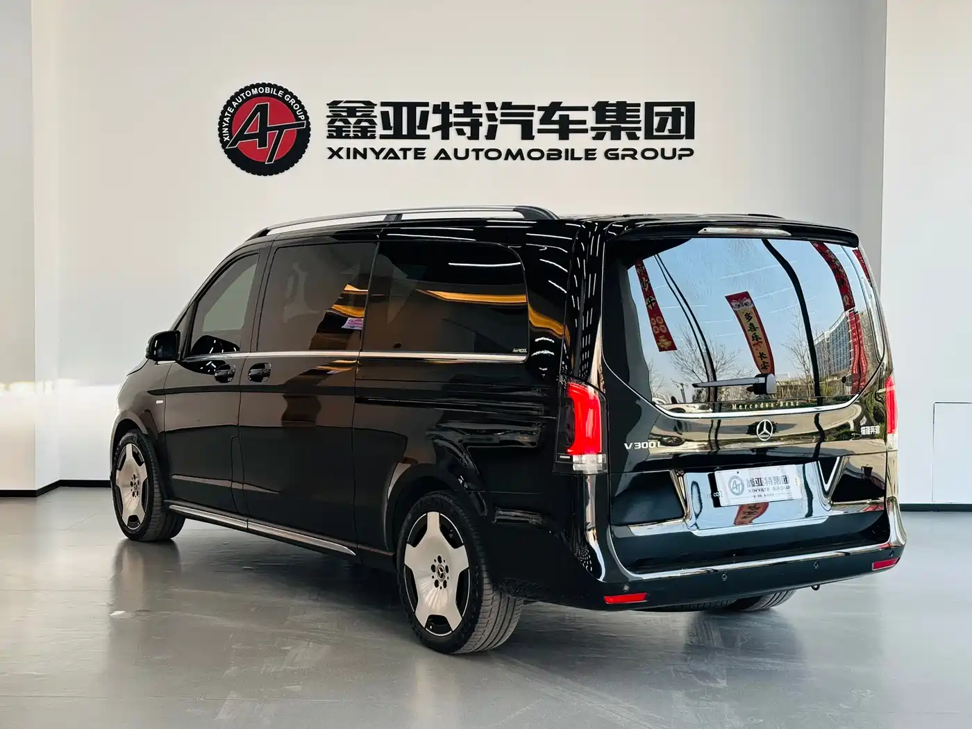 Mercedes-Benz V-Class 2024 V 300 L Long Wheelbase Luxury Edition фото 5