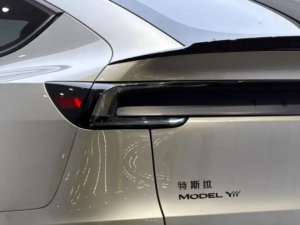 Tesla Model Y L 2026 2025 Facelift Long Range AWD