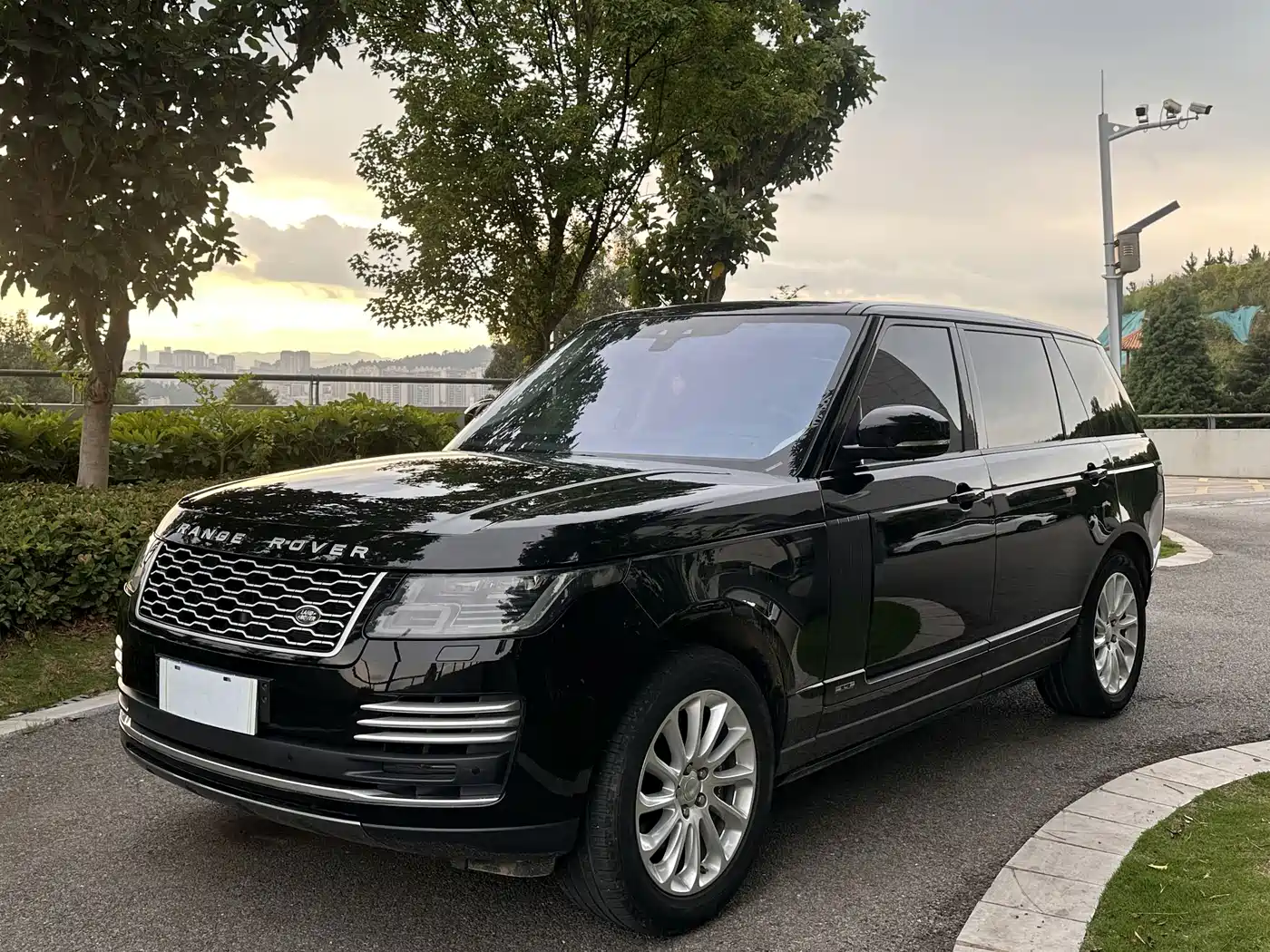 Фото 1 - Land Rover Range Rover