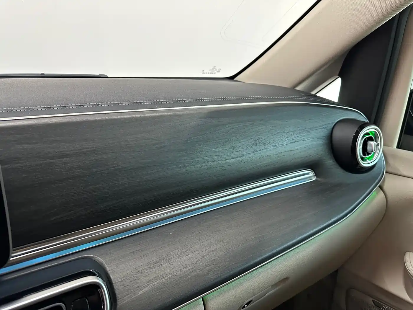 Mercedes-Benz V-Class 2024 V 300 L Long Wheelbase Luxury Edition фото 13