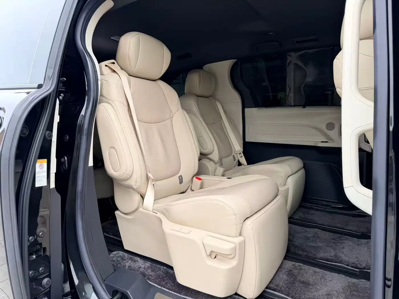 Toyota Sienna 2021 2.5L Hybrid Premium Edition фото 11