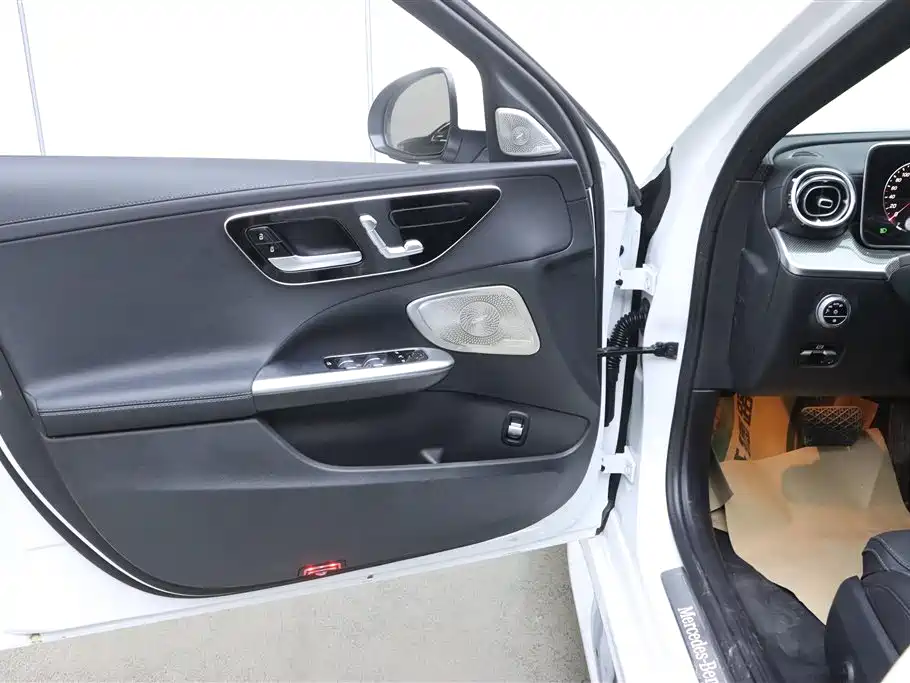 Mercedes-Benz C-Class 2023 Facelift C 260 L Sport Edition фото 10