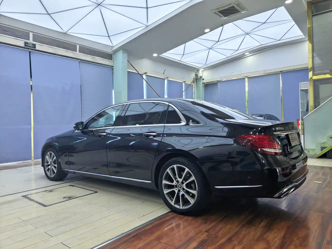 Mercedes-Benz E-Class 2016 E 300 L Fashion Type фото 16
