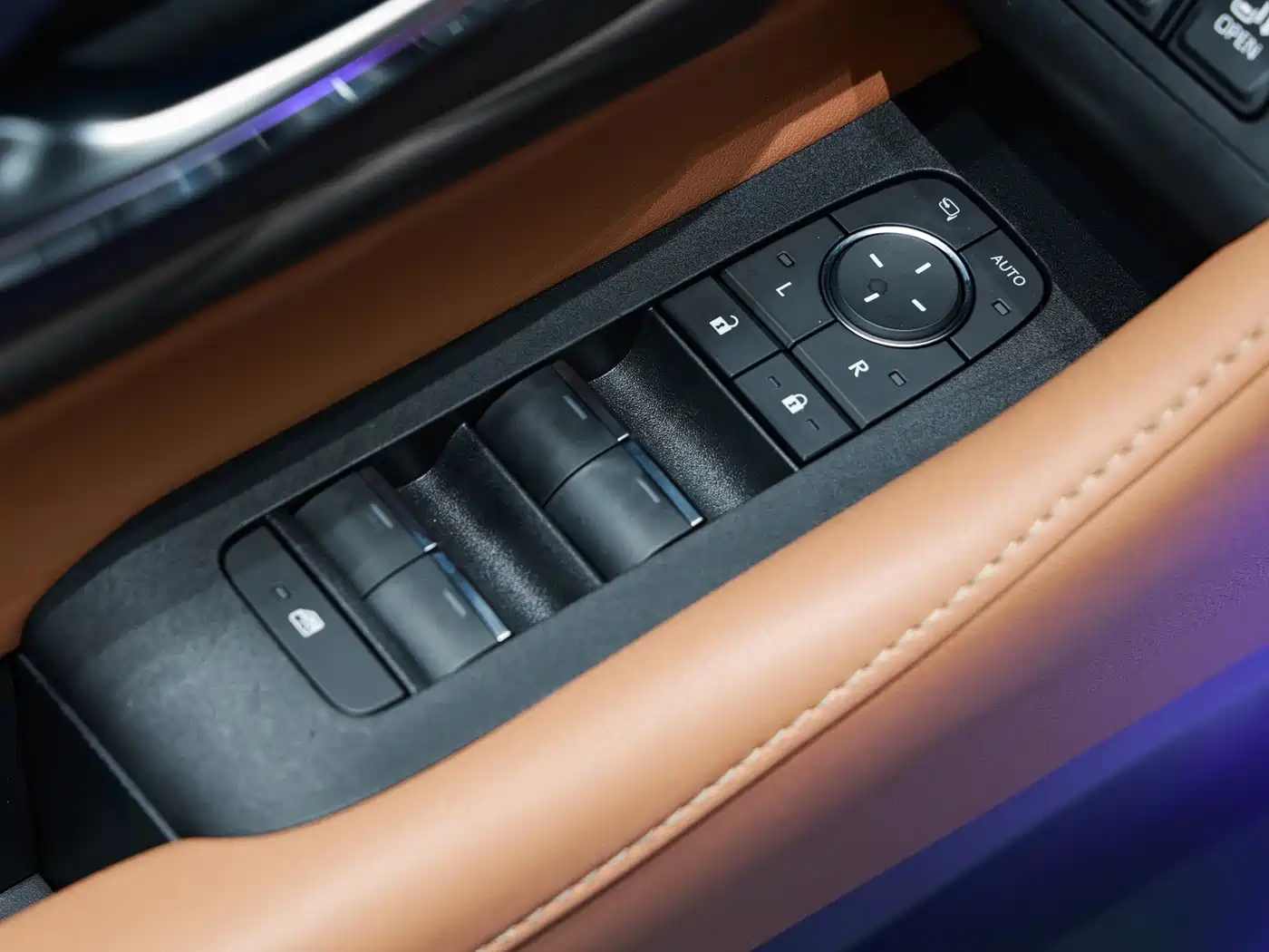 Toyota Vellfire 2024 Crown Hybrid 2.5L Executive Premium Edition фото 19