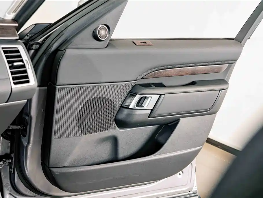 Land Rover Discovery 2023 300PS S фото 16