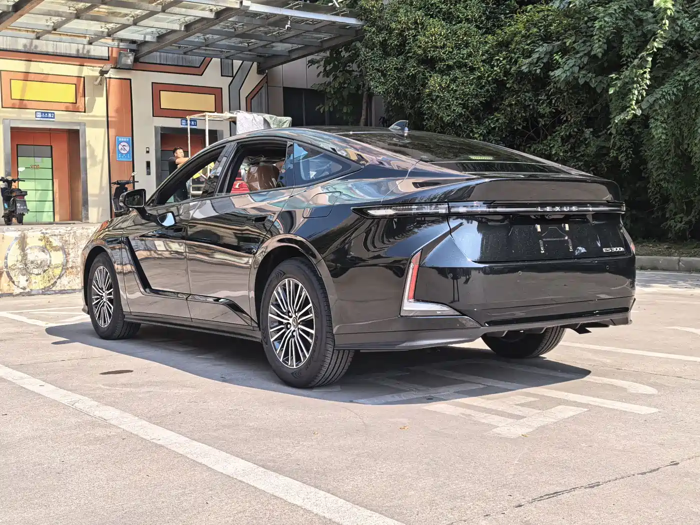 Lexus ES 2026 2025 Model 300h Base Version
