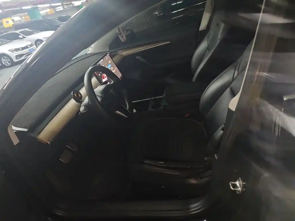 Фото 15 - Tesla Model 3