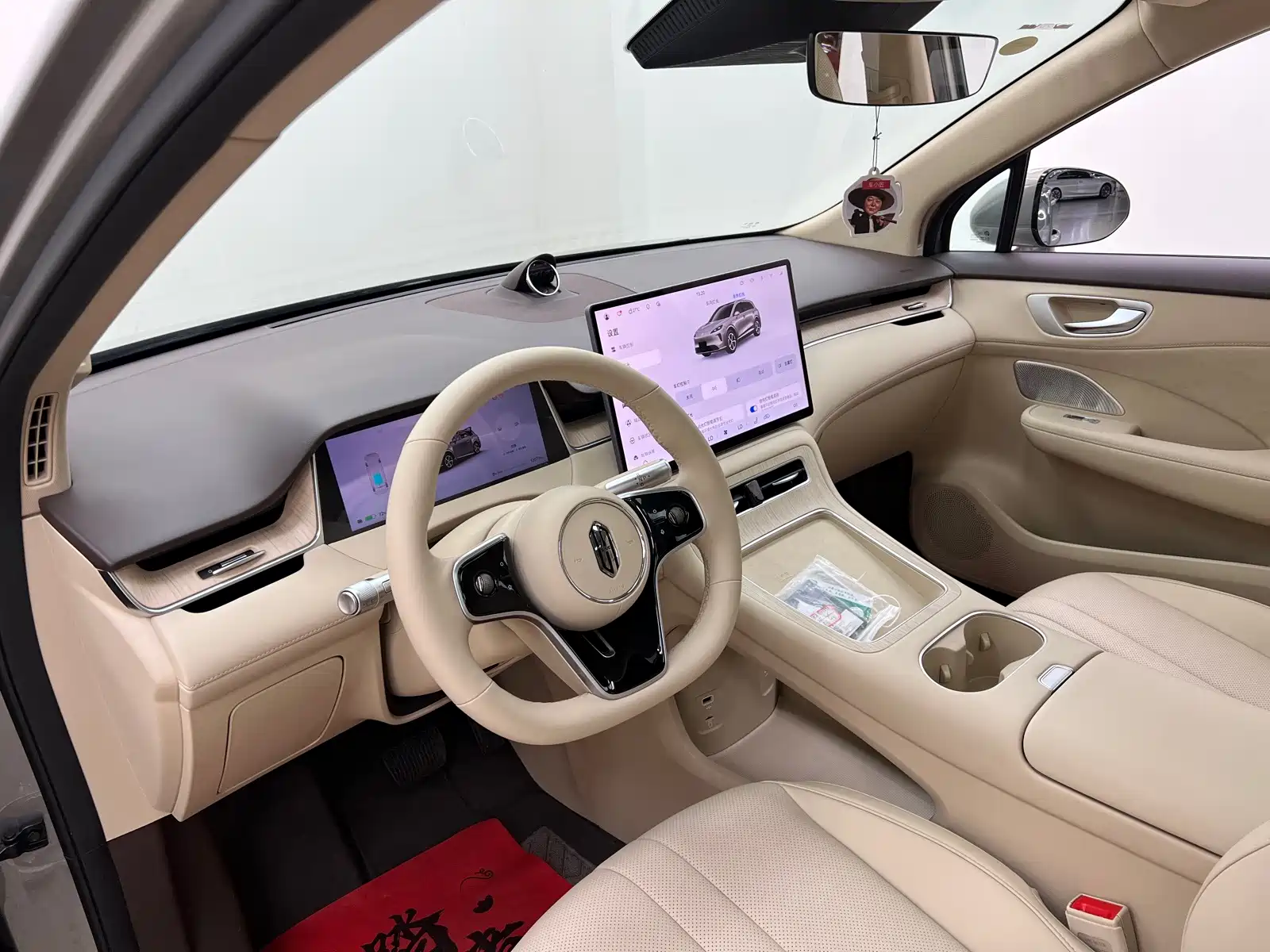 Photo 15 - Shangjie SUV