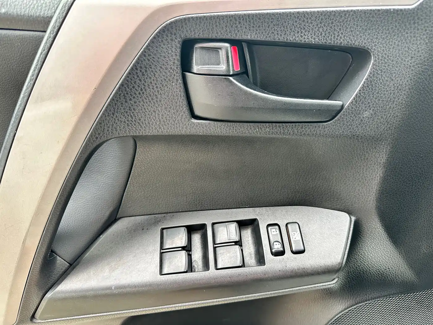 Toyota RAV4 Rongfang 2018 2.0L CVT 2WD Trend X Edition фото 16