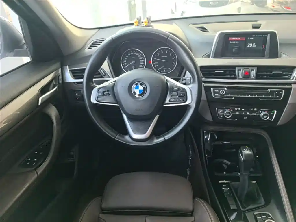 BMW X1 2018 sDrive18Li Premium Model фото 11