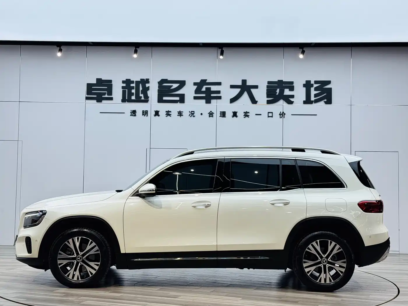 MERCEDES-BENZ GLB