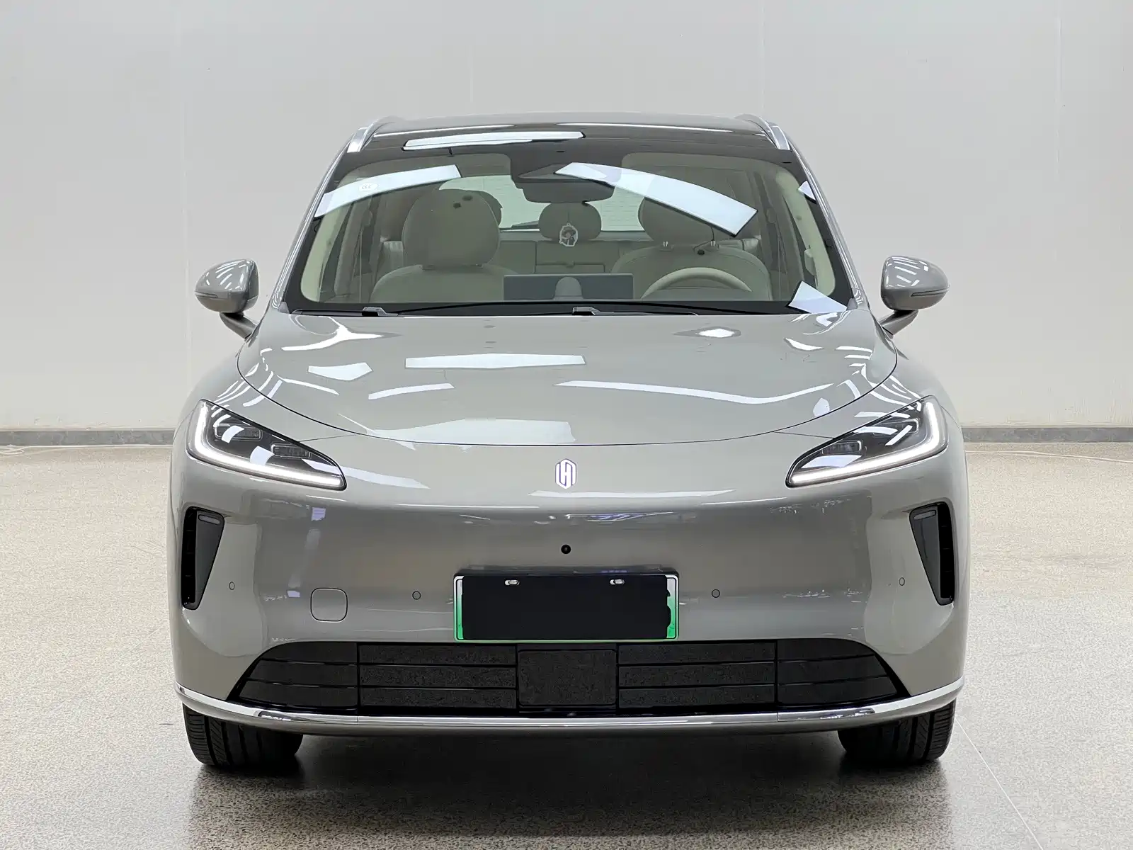 Photo 2 - Shangjie SUV