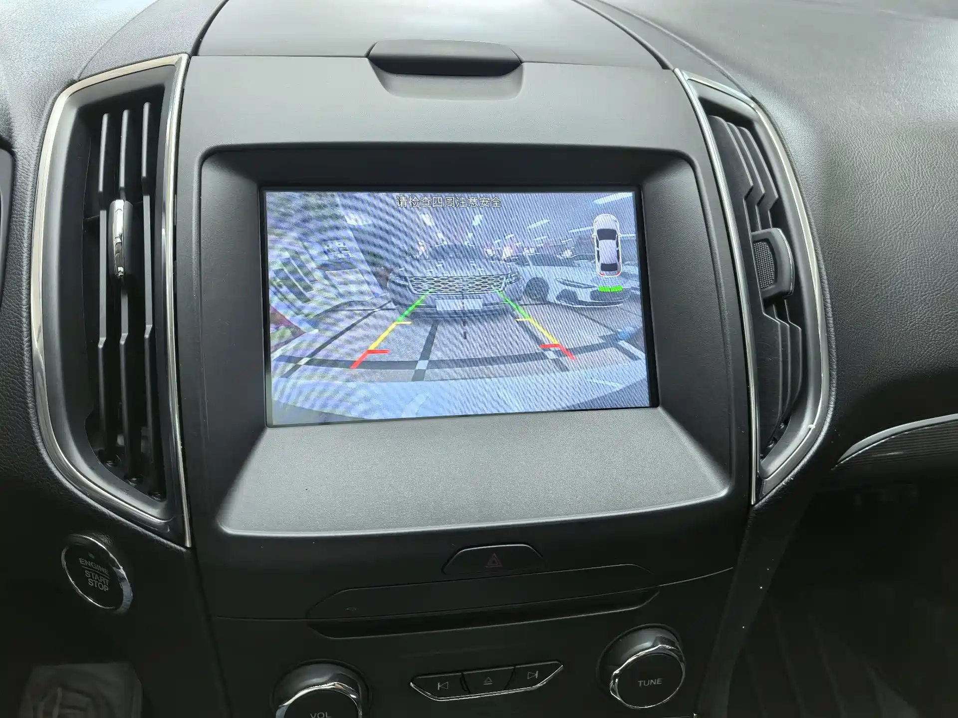 Фото 13 - Ford Edge