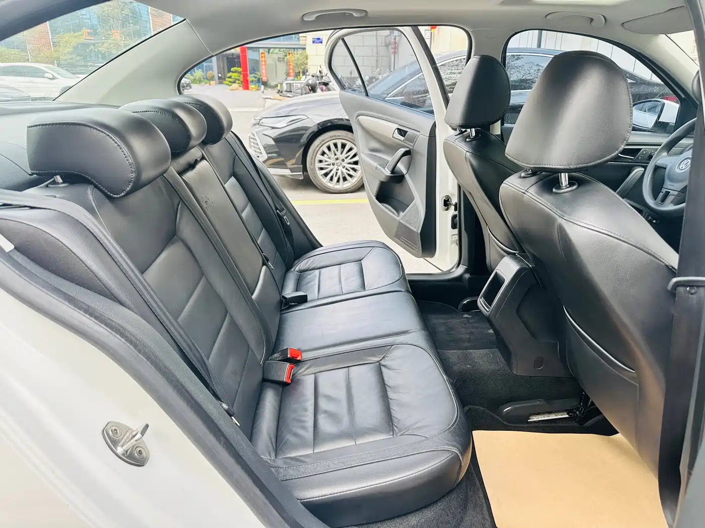 Volkswagen Lavida 2013 Facelift Classic 1.6L Automatic Comfort фото 22